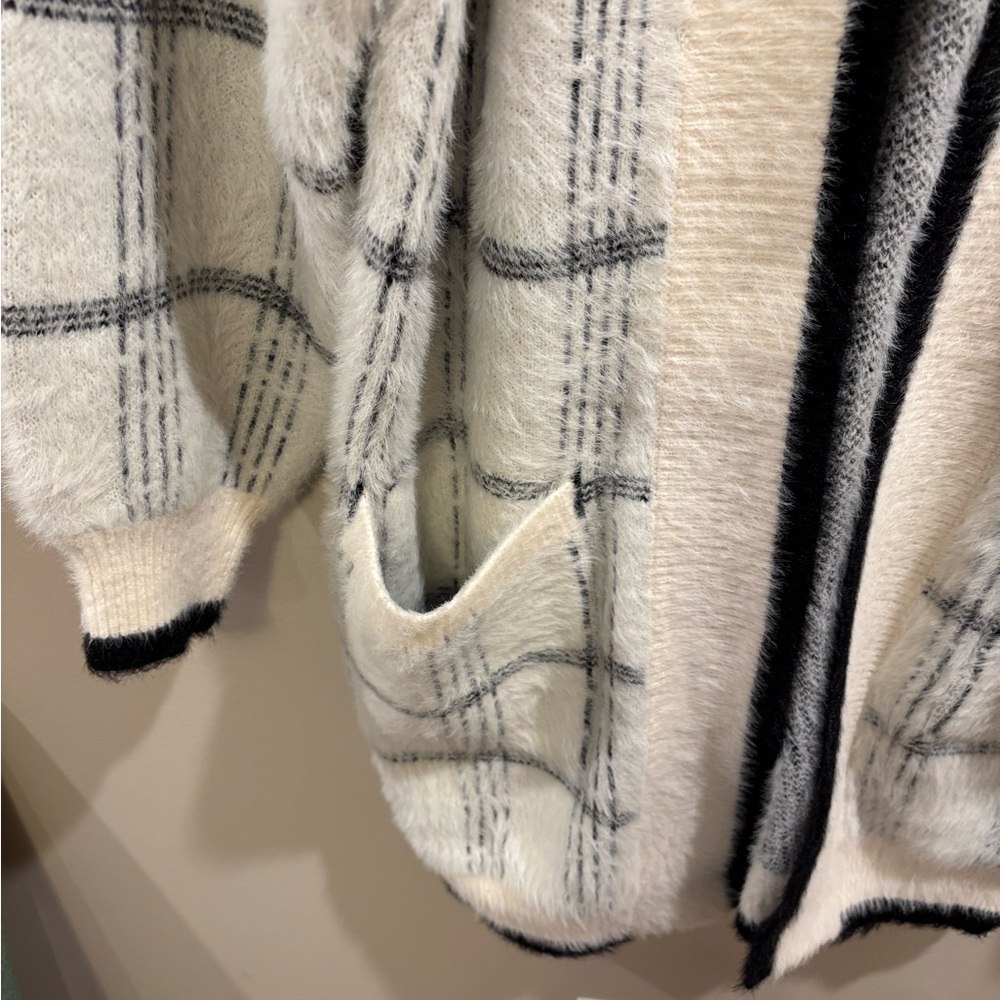 Heartloom Cream and Black Knit Cardigan - Picture 7 of 7